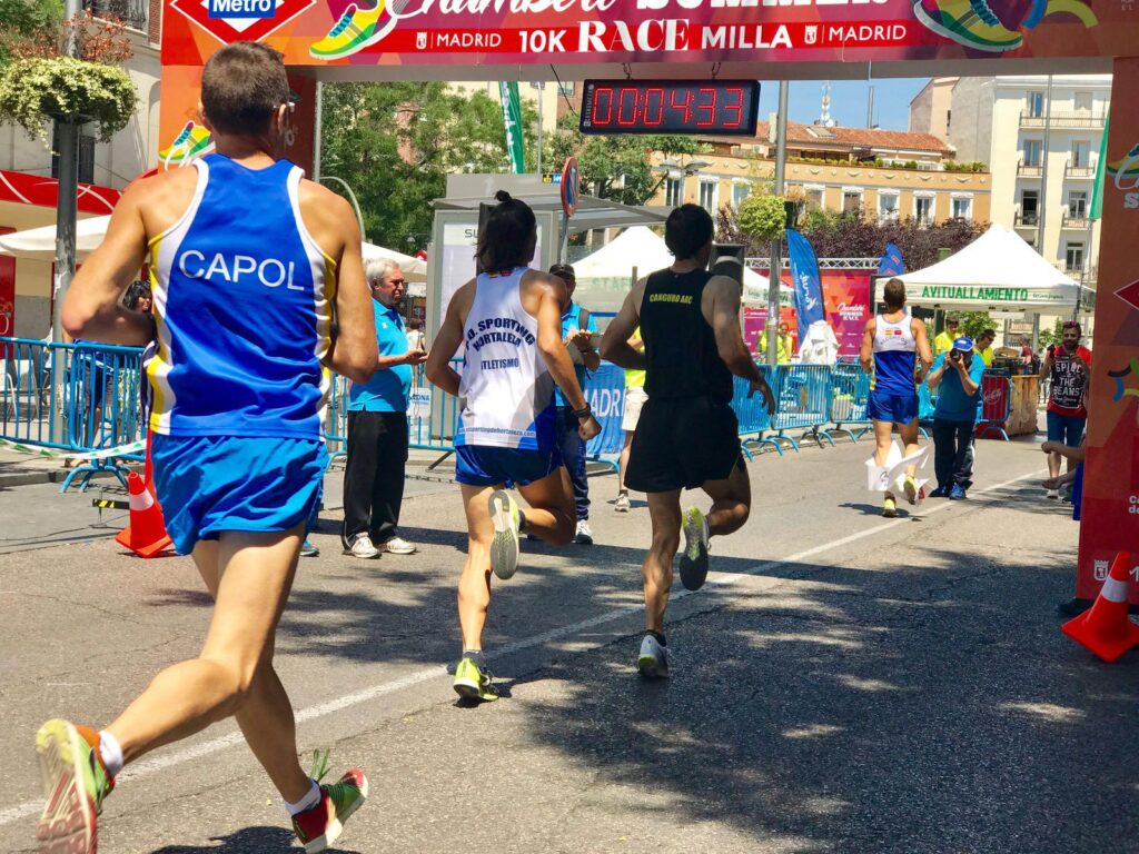 llegada meta correr deportivas